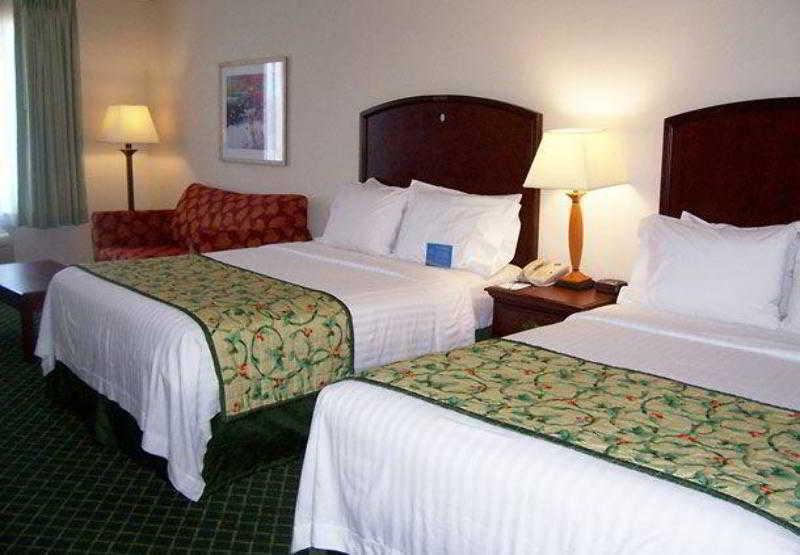 Fairfield Inn & Suites Мейкон Экстерьер фото